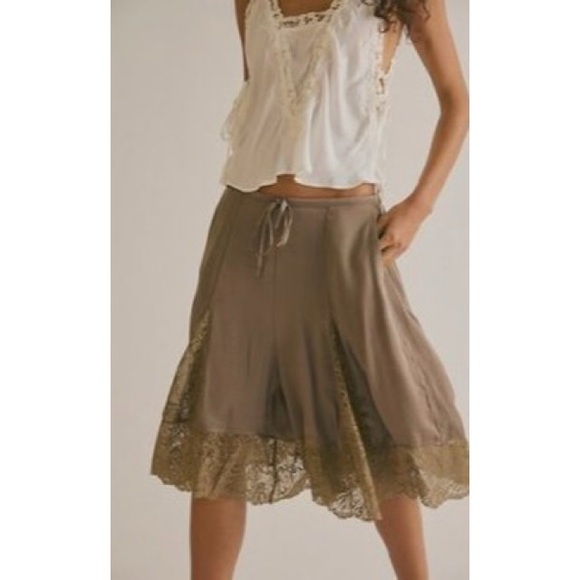 Free People Dresses & Skirts - NWOT FREE PEOPLE Made you Look Skort Size L With Pockets